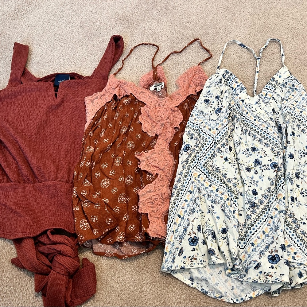 Three Buckle tanks